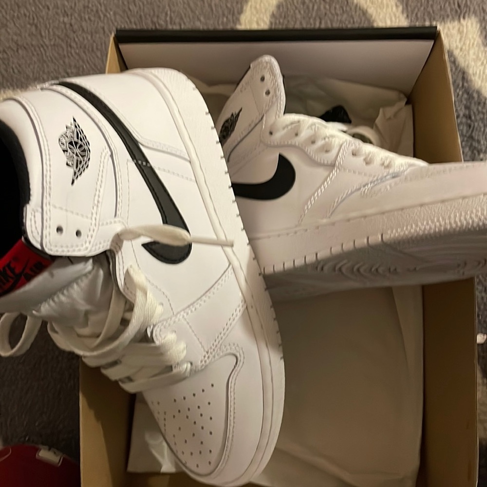 Size 5.5 youth yin Yang Jordan 1